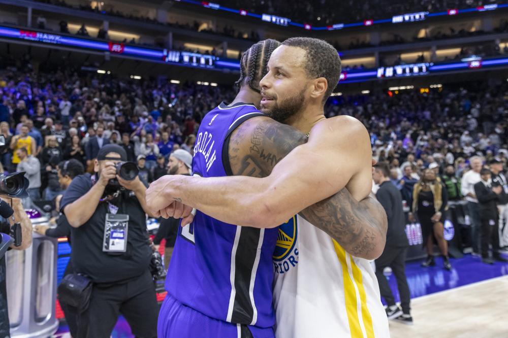 在攻防两端 在攻防两端