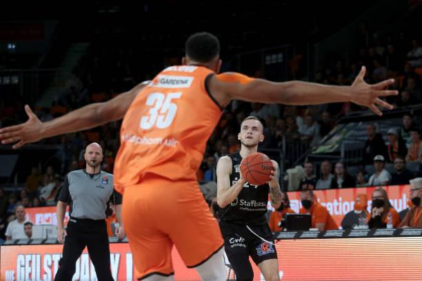 而这个赛季 而这个赛季